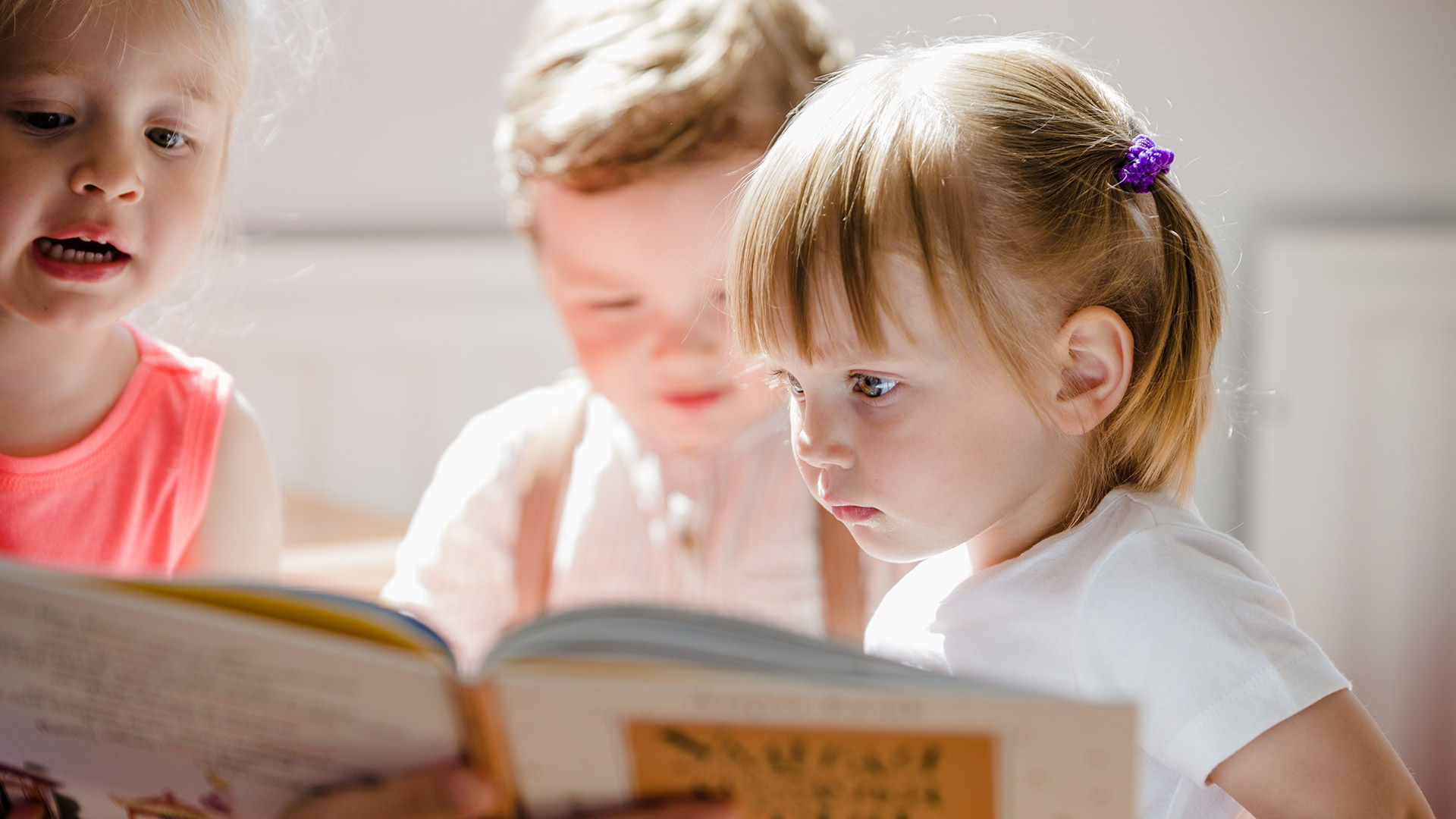 Qual è la differenza tra un asilo nido e una scuola materna?
Una guida completa per i genitori svizzeri